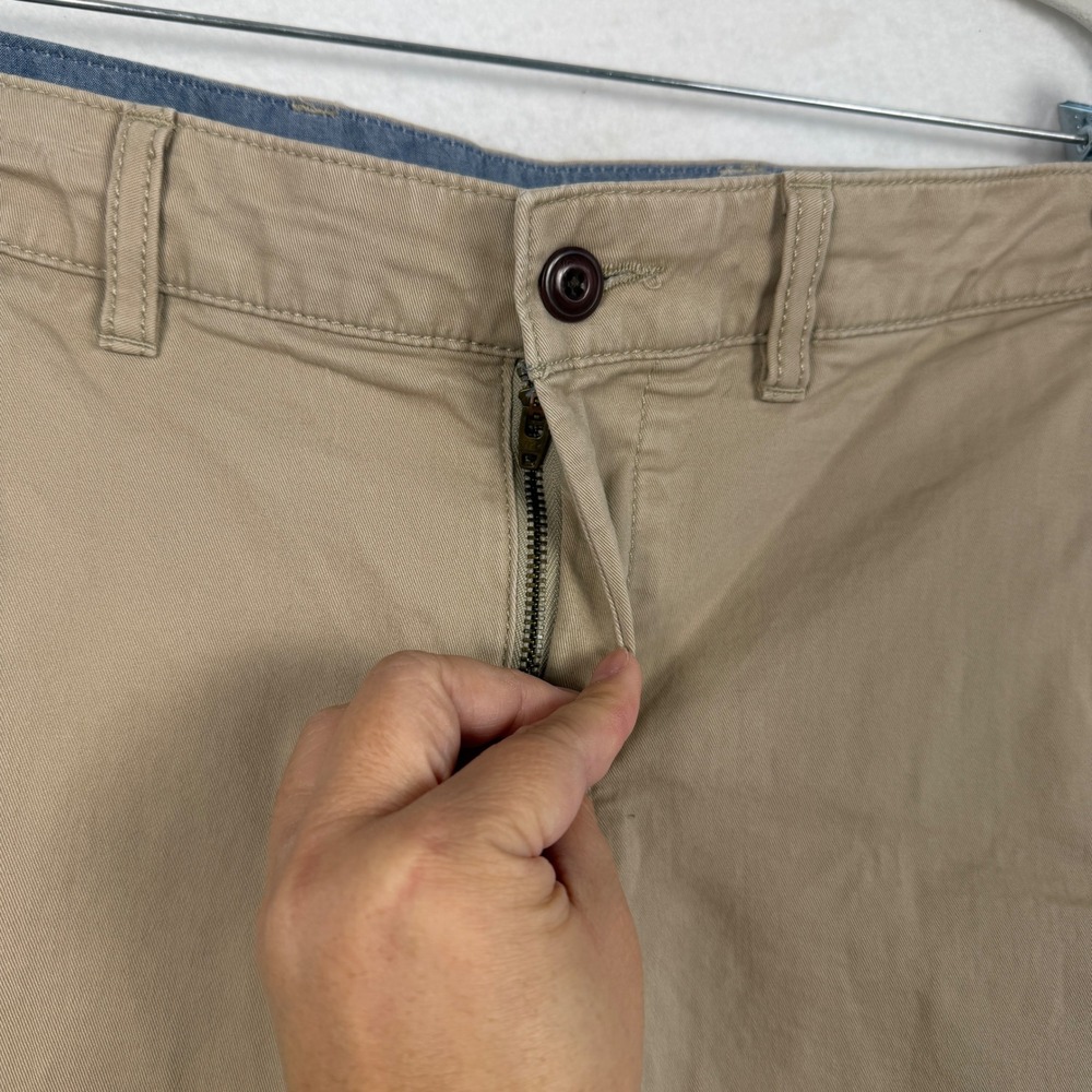 LL Bean Mens 33 Khaki Chino Shorts Standard Fit Tan Stretch Casual Outdoor - Picture 3 of 10